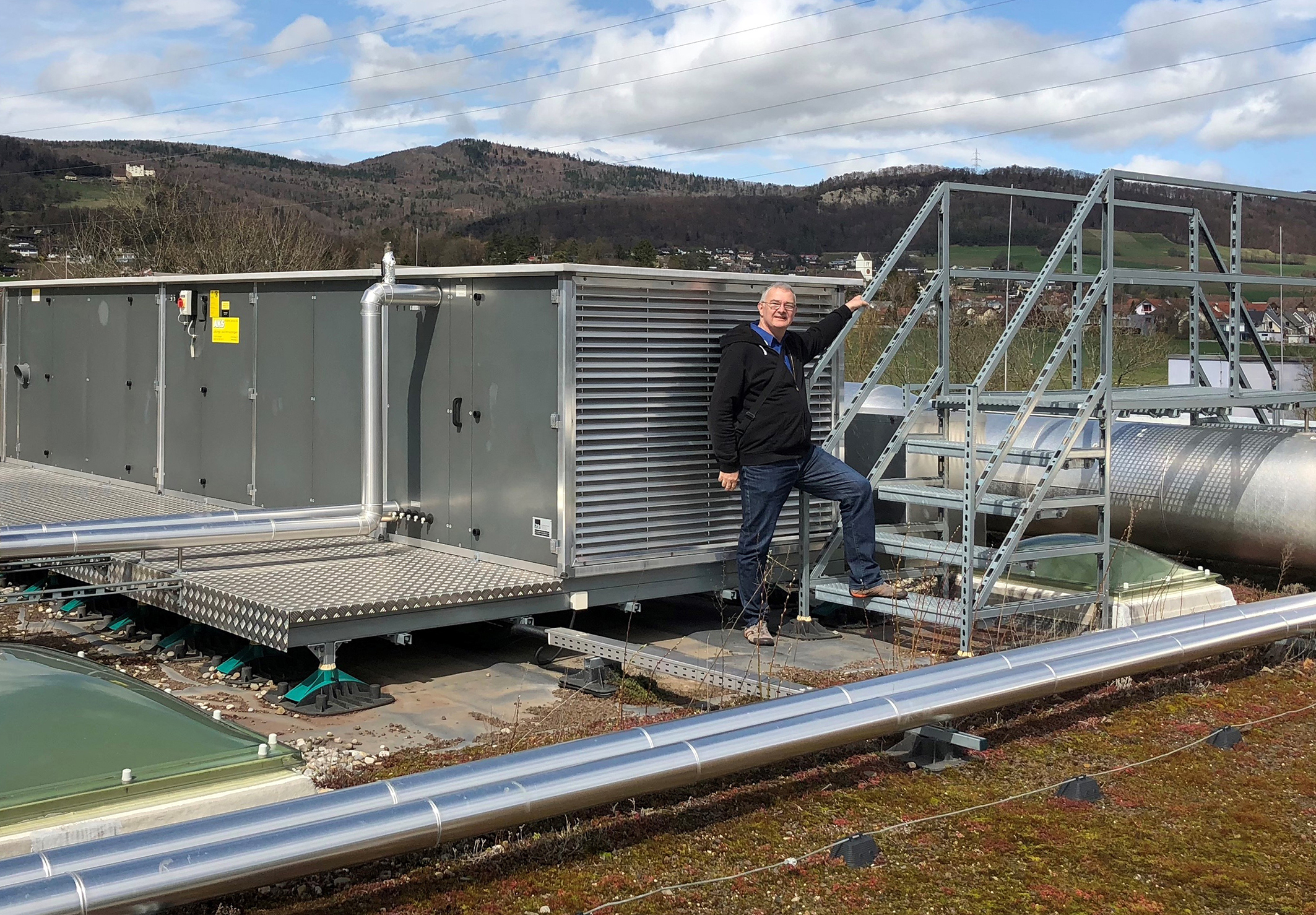 An nur einem Tag auf dem Dach montiert – Schweizer Installateur vertraut auf Dachmontagesystem von Walraven