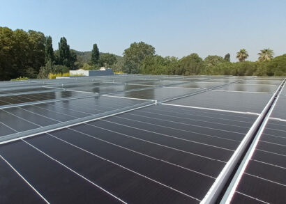Belastbare und einfach montierte Unterkonstruktion für 219 Solarmodule