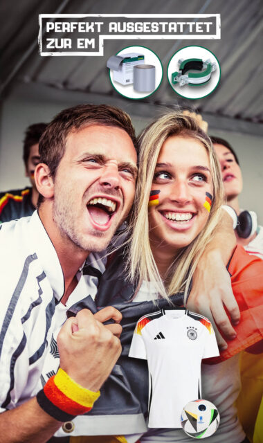 Zwei jubelnde Deutschland-Fans im Stadion bei der EM 2024 in Deutschland