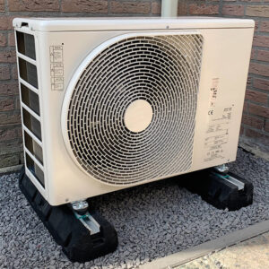 Walraven Dämpfungssockel als Unterkonstruktion für Wärmepumpen.