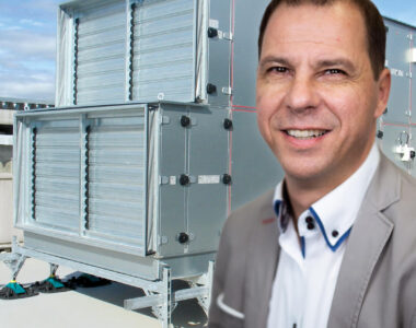 Titelbild zum Webinar "Montagesystem zur durchdringungsfreien Aufständerung von Flachdachinstallationen"