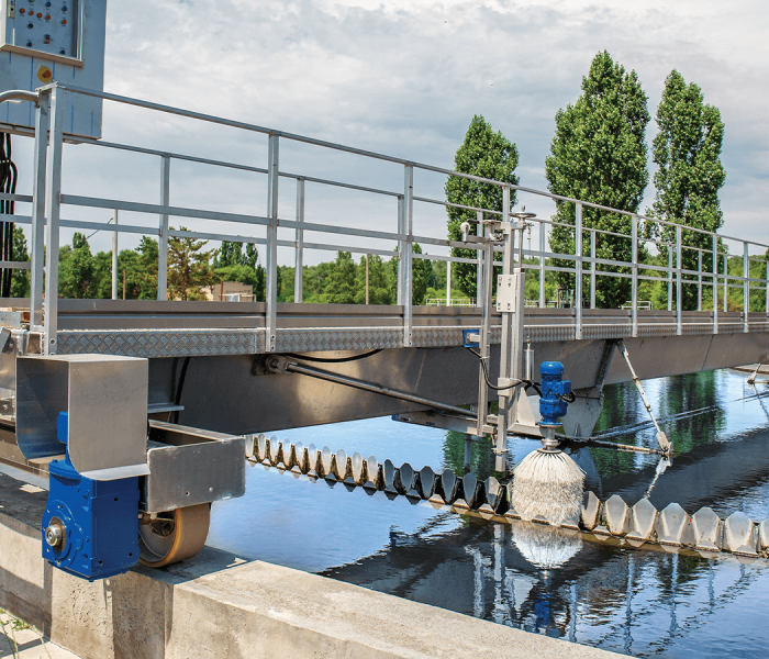 Edelstahl-Befestigungen in einer Anlage zur Wasseraufbereitung mit dauerhaft hoher Feuchtigkeitsbelastung