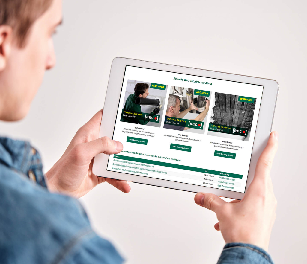 Person betrachtet auf einem Tablet die Übersicht der Walraven Akademie mit verschiedenen Web-Tutorials zur Befestigungs- und Brandschutztechnik.