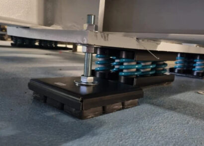 Effective vibration damping for a 14-ton compressor