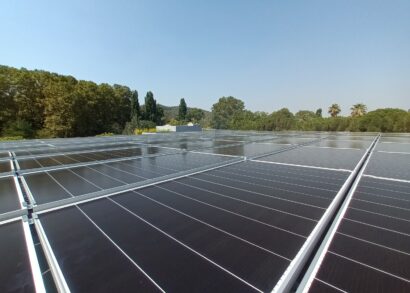 Adaptación de paneles solares en un techo complejo