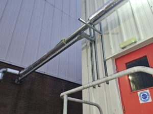 How to bridge a gap for a heavy duty pipe between 2 buildings?