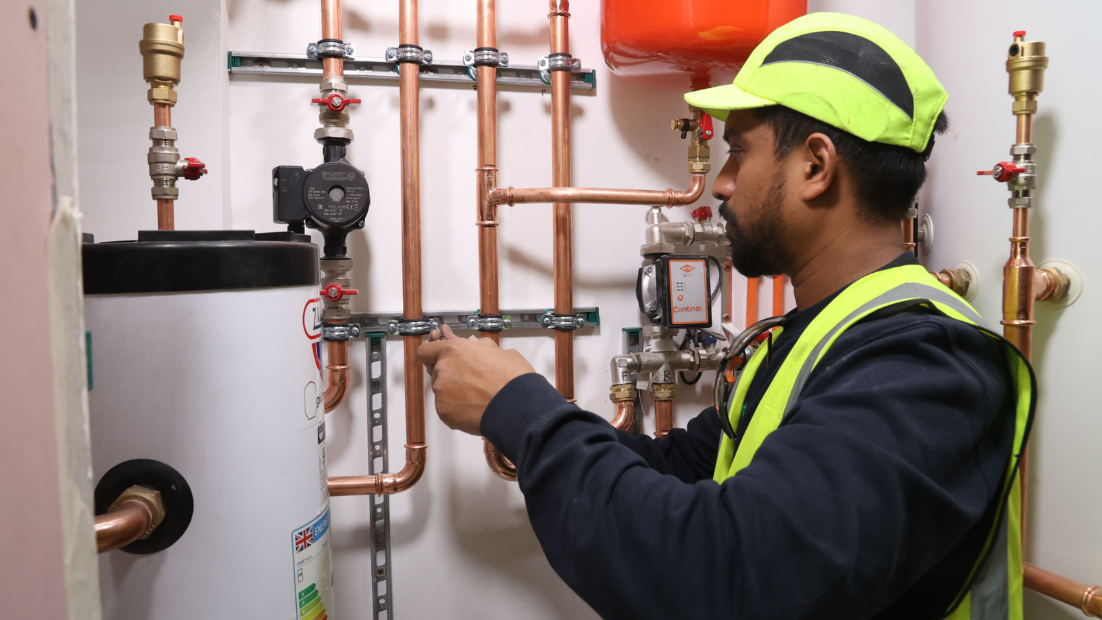 Efficient-pipework-installation-with-walraven-rapidRail-1