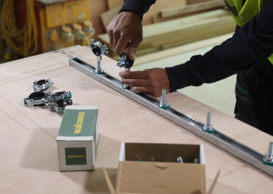 Efficient-pipework-installation-with-walraven-rapidRail-7