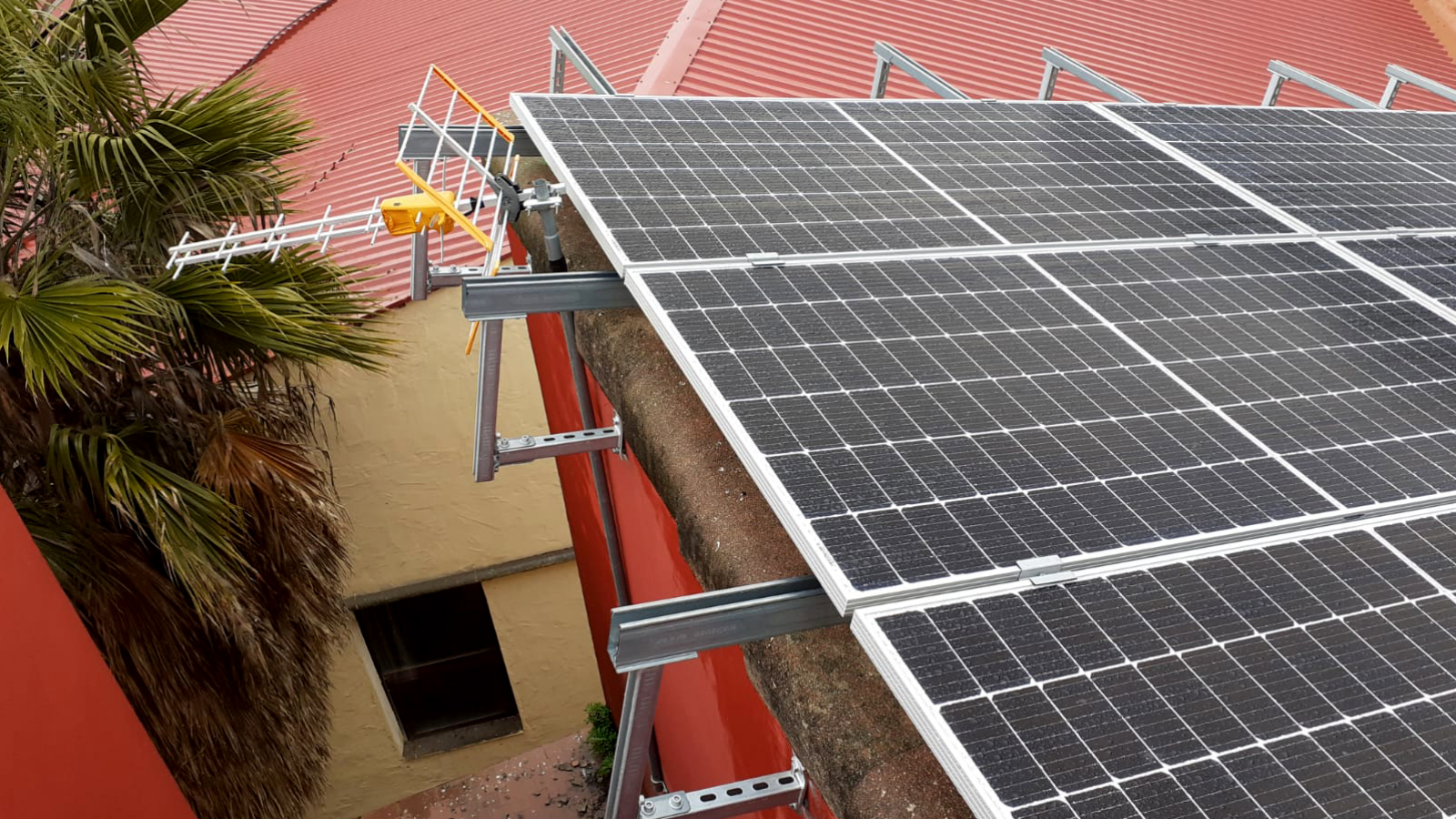Solar-panel-installation-without-roof-perforation-1