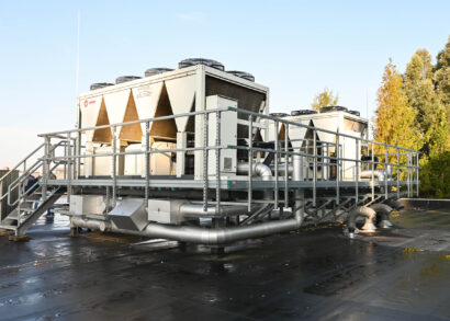 Trane-machines veilig toegankelijk voor onderhoud – Slimme prefab installatie bij TLR Ridderkerk door Walraven, Trane & Utitech