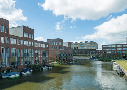 Creating a new pipe support system on the island of Amsterdam