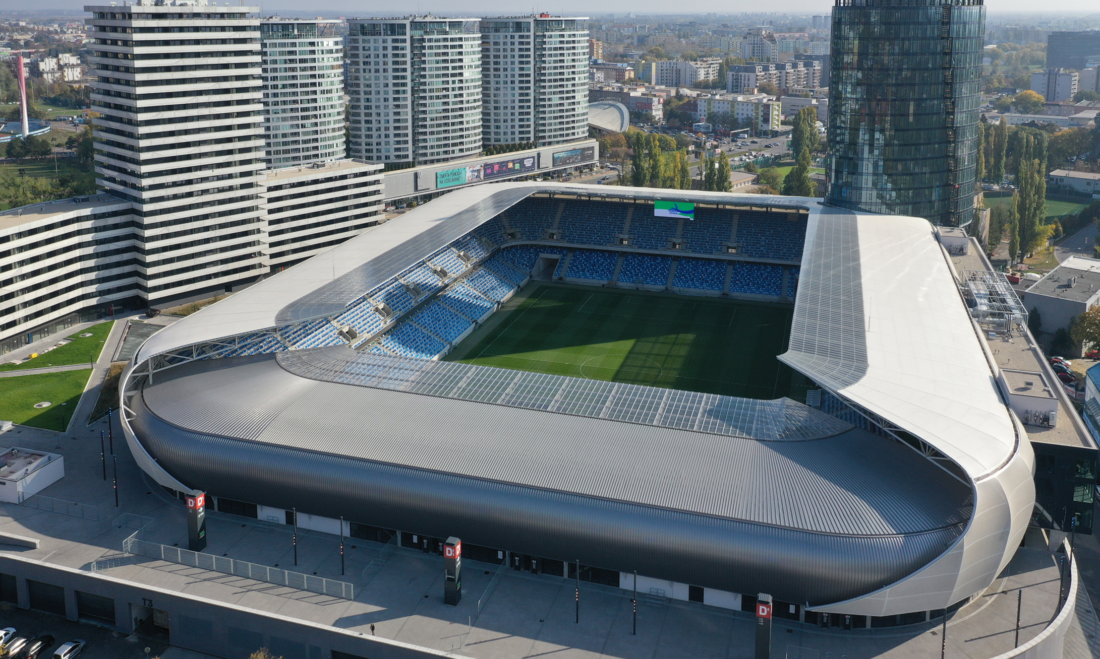 Als eines der modernsten Stadien Europas eröffne-te 2019 das Nationale Fußballstadion in Bratislava.