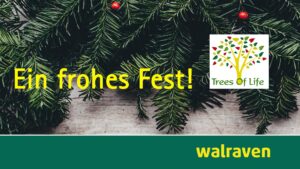 Tannenzweige im Hintergrund, davor der Text "Ein frohes Fest! Daneben das Logo von Trees Of Life. Darunter das Walraven-Logo (ein grüner Balken mit gelbem Text "Walraven")..