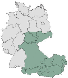 Skizze der deutschen Bundesländer in Grau mit grün markierten im Südosten